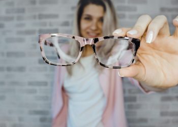 Taking a Closer Look at Anti-Glare Eyeglasses and Why They Are Trending